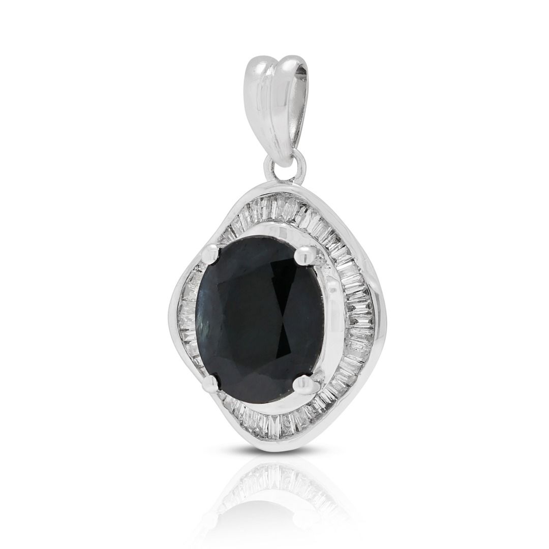 Exquisiter 2.27ct Saphir- & Diamant-Halo-Anhänger in 18K Weißgold (Neu)