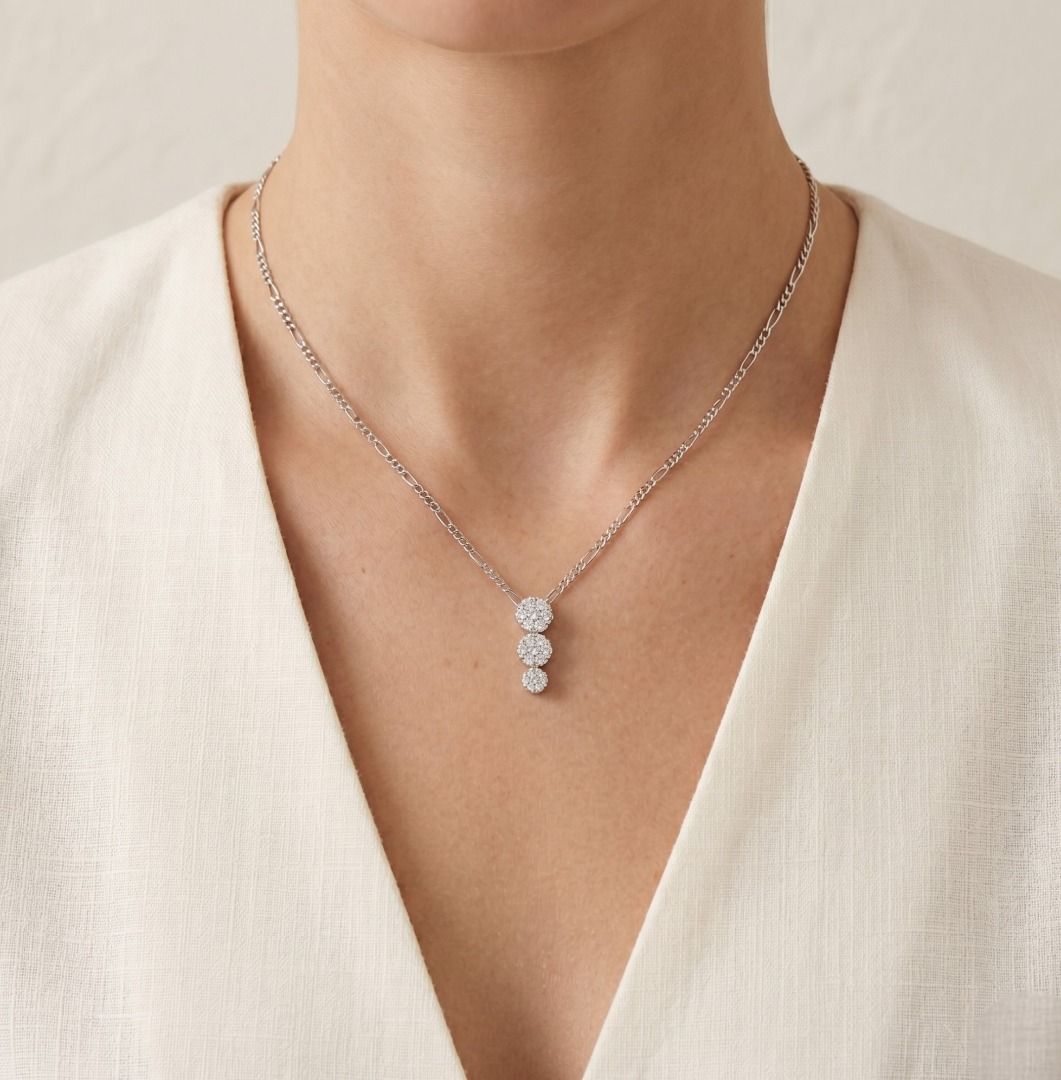 Sparkling 0.36ct Round Diamonds Cluster Necklace in 18K White Gold (New)