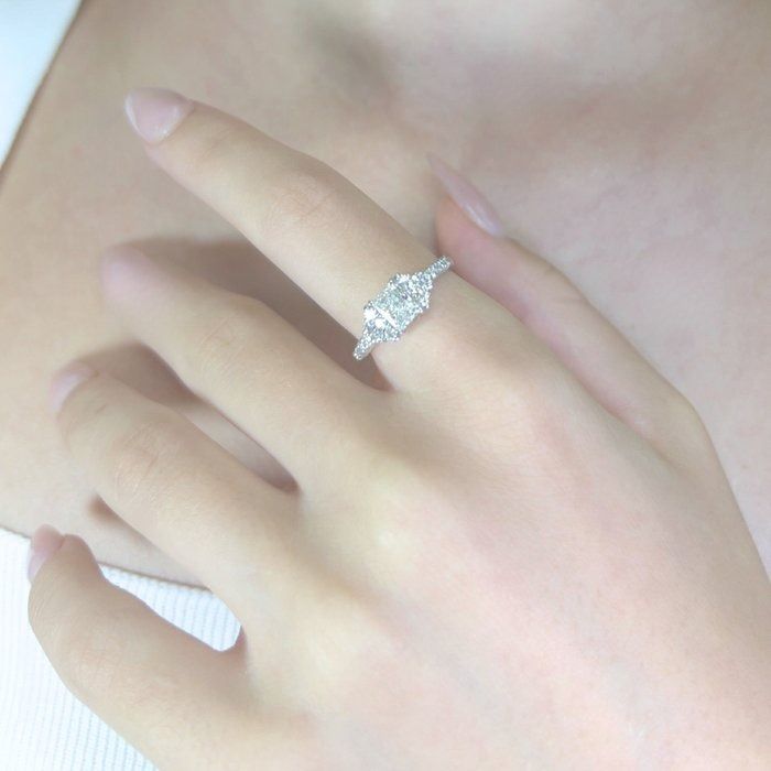 Sparkling 1.09ct Diamonds Pave Ring in 18k White Gold - IGI Certified