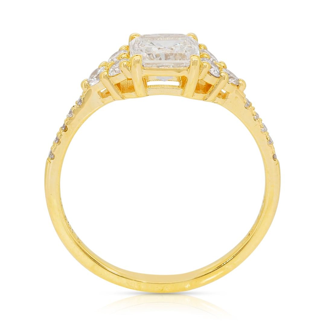 Sparkling 1.36ct Diamonds Cluster Ring in 18k Yellow Gold - IGI Certified