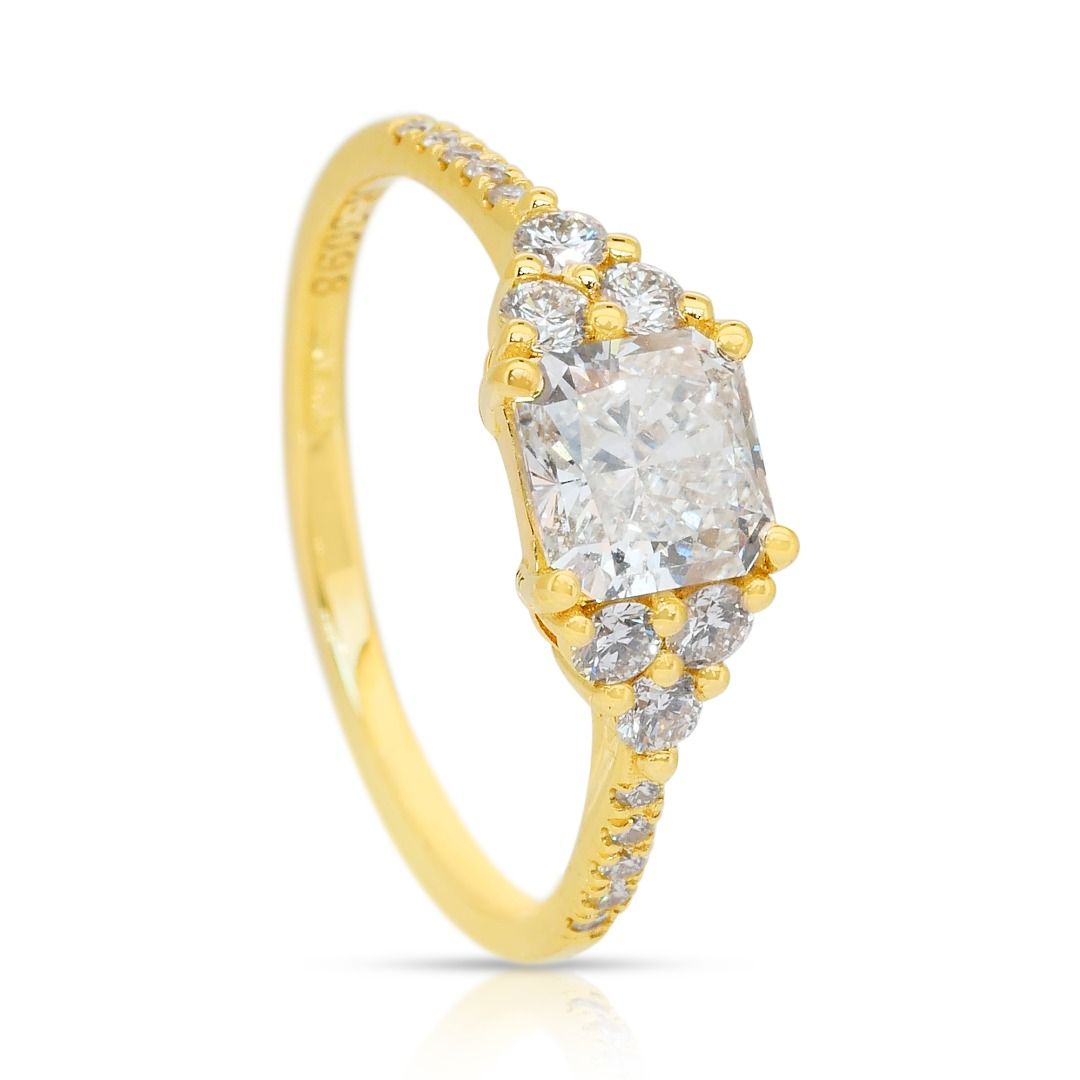 Sparkling 1.36ct Diamonds Cluster Ring in 18k Yellow Gold - IGI Certified