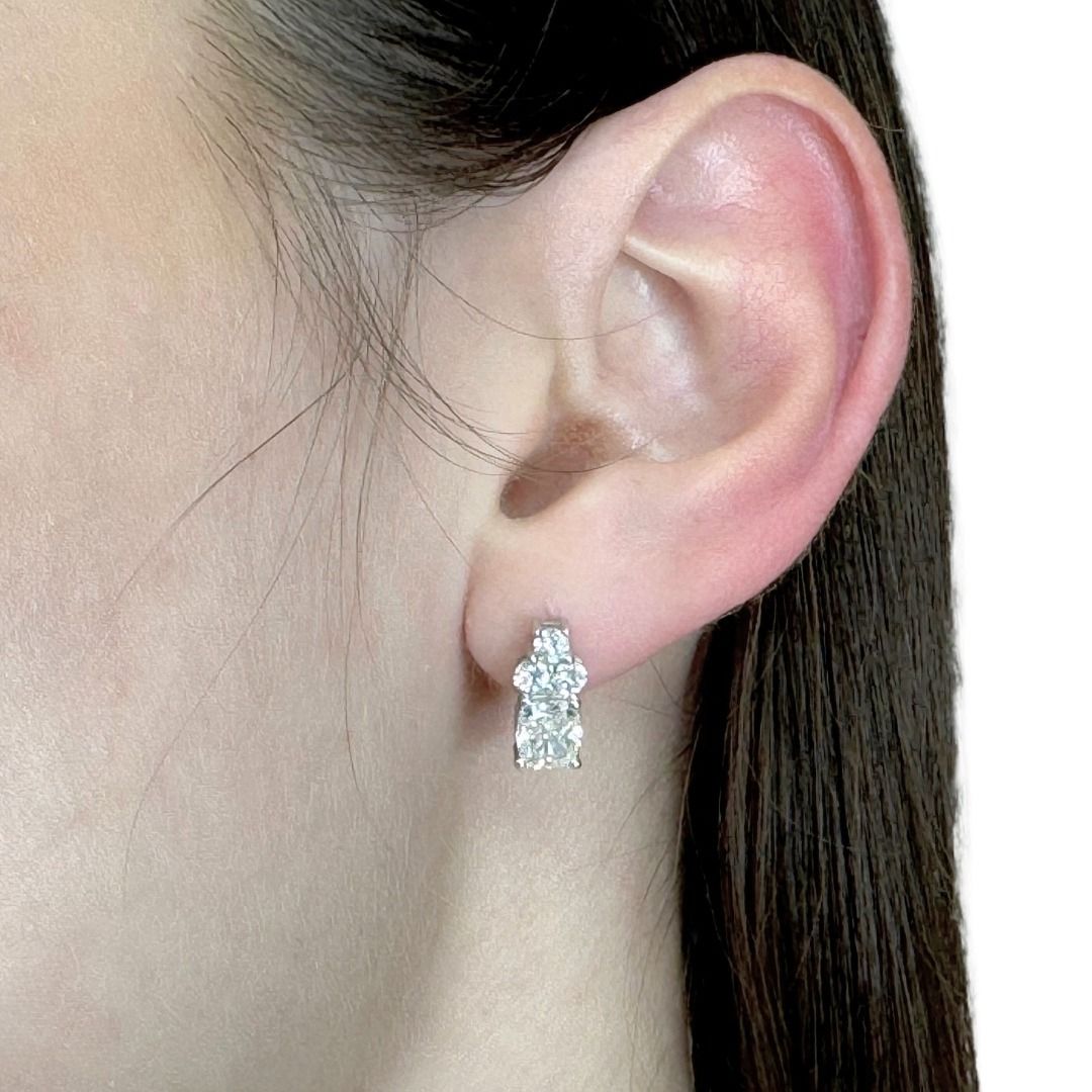 Sparkling 2.40ct Diamonds Earrings in 18k White Gold - IGI Certified