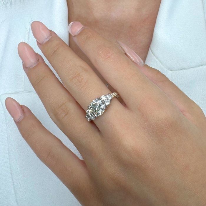 Sparkling 2.72ct Diamonds Ring in 18k Yellow & White Gold - IGI Certified