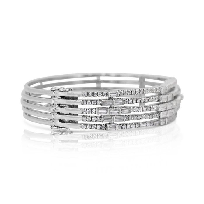 Sparkling 4.55ct Diamonds Bangle in 18k White Gold - IGI Certified