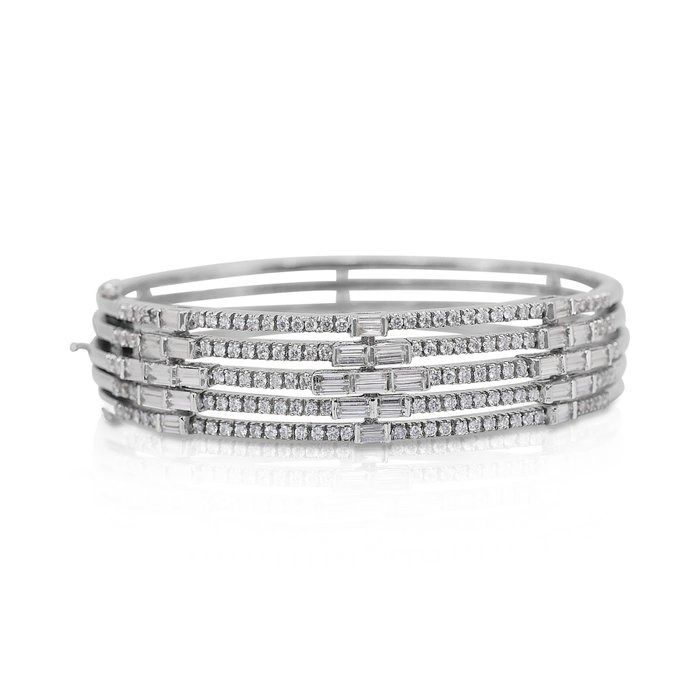 Sparkling 4.55ct Diamonds Bangle in 18k White Gold - IGI Certified