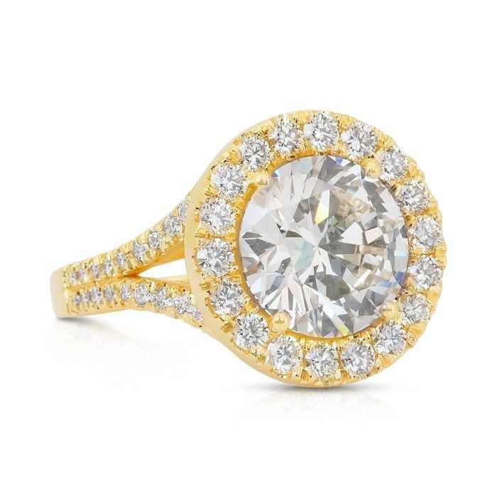 Sparkling 5.06ct Diamonds Halo Ring in 18k Yellow Gold - IGI Certified
