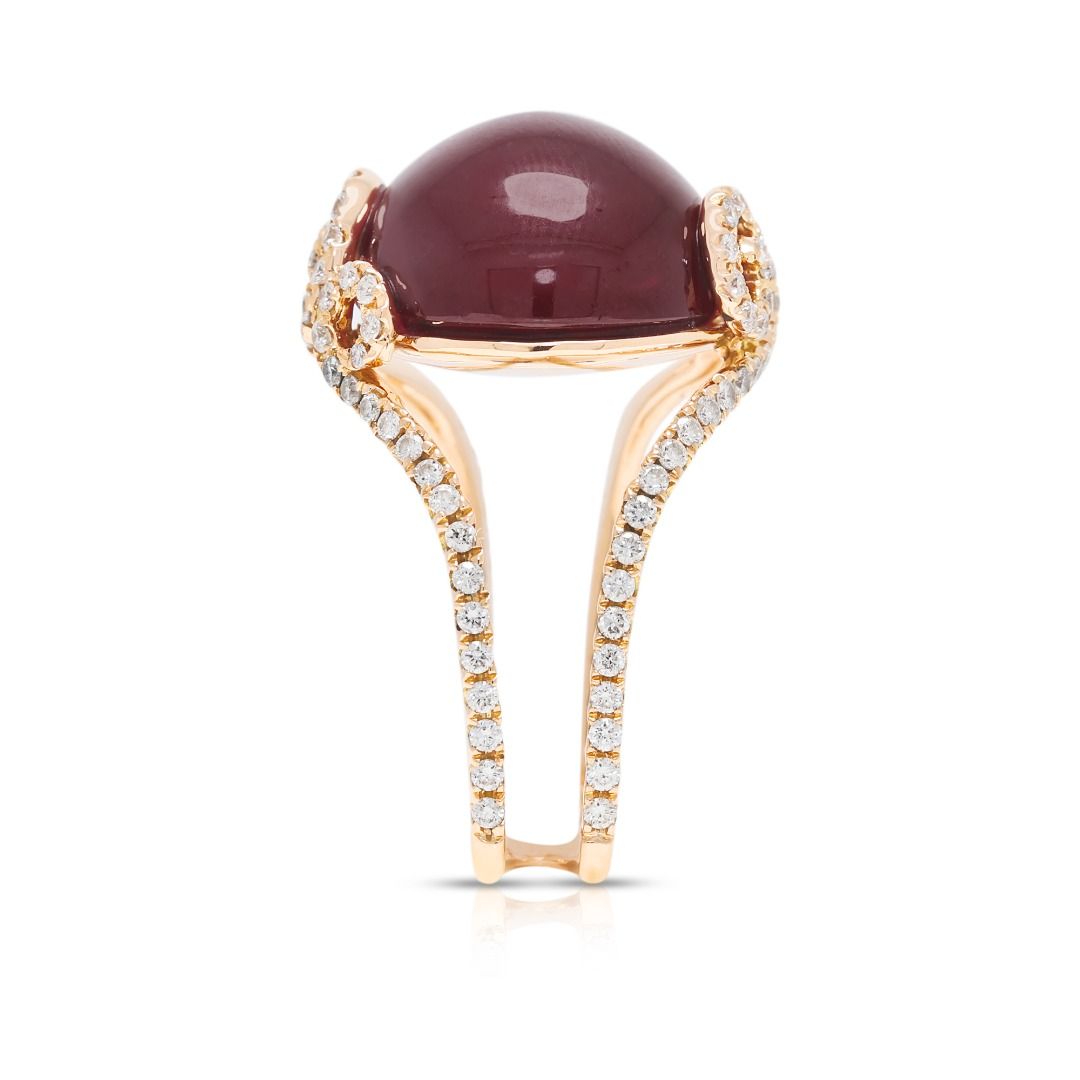 Statement-Ring mit 20.91ct Cabochon-Rubin und 0.85ct natürlichen Diamanten aus 18K Roségold (glasgefüllter Rubin)