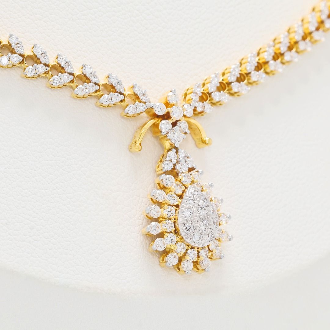 Statement 2.23ct Diamond Necklace in 18K Two-Toned Gold - IGI Certified