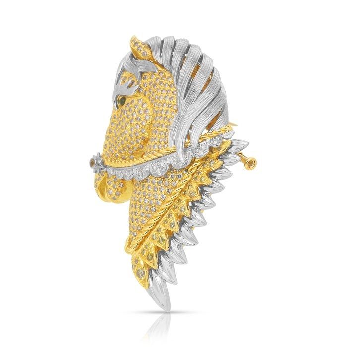 Striking 4.21ct Onyx and Diamonds Brooch in 18k Yellow Gold & Platinum - IGI Certified