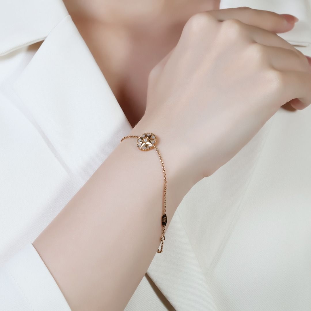 Star-Shaped 0.03ct Natural Diamond Bracelet in 18K Yellow Gold