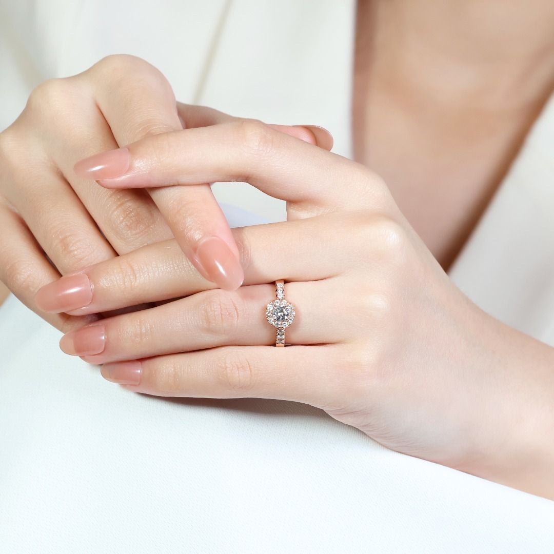 Stunning 0.49ct Diamond Halo Ring in 18K Rose Gold