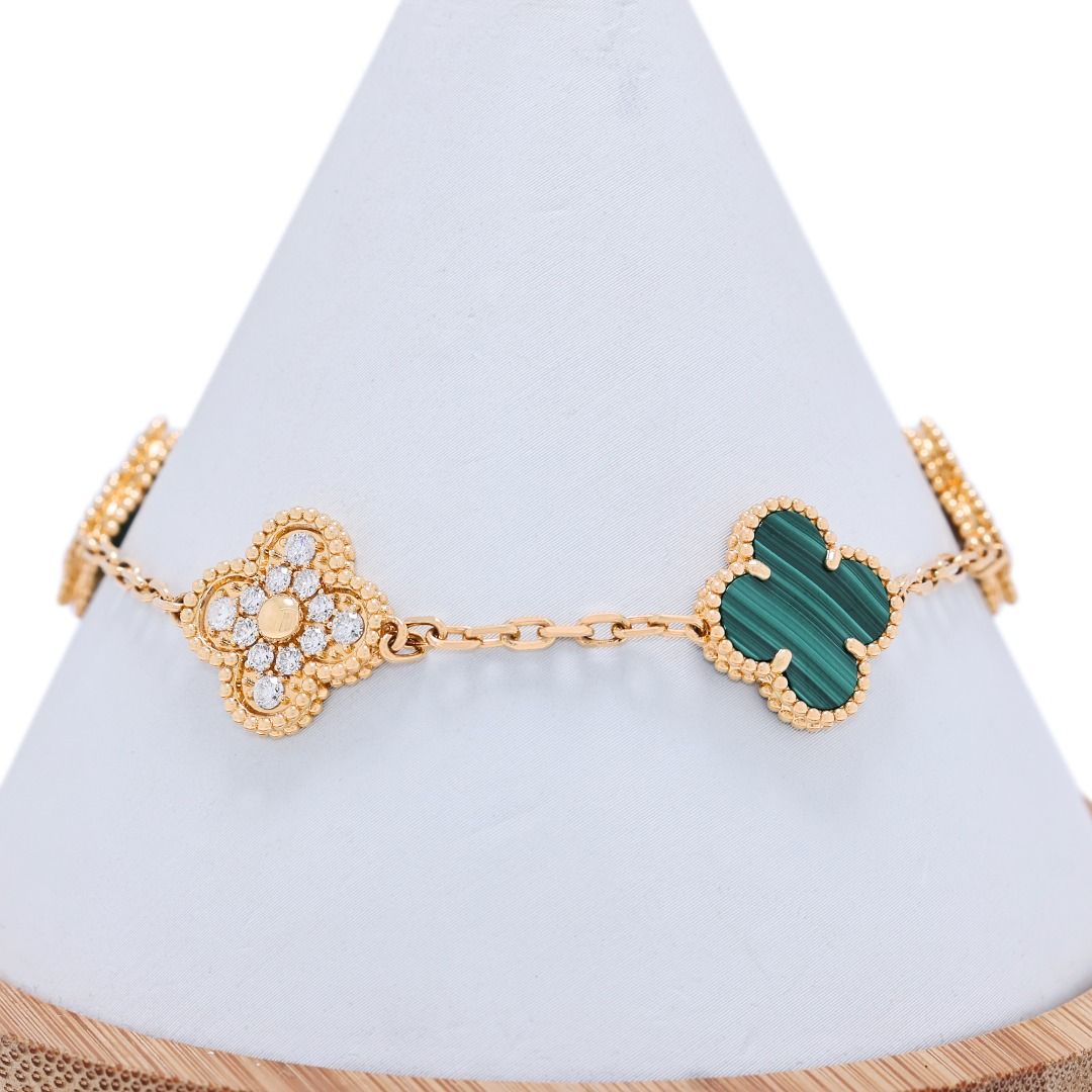 Stunning 0.60ct Natural Diamond and Malachite Four-Leaf Motif Bracelet in 18K Yellow Gold