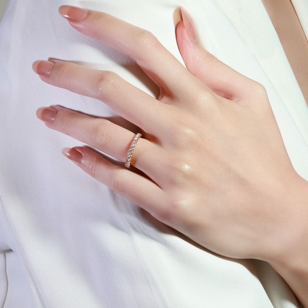 Stunning 0.7ct Round Brilliant Diamond Ring in 18K Yellow Gold