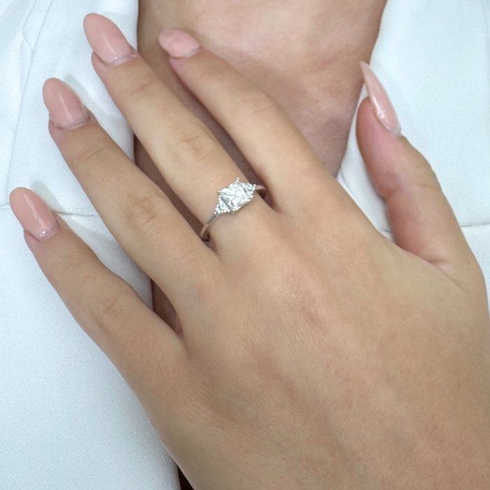 Stunning 1.15ct Diamonds Cluster Ring in 14k White Gold - GIA Certified