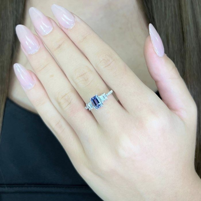 Stunning 1.43ct Tanzanite and Diamonds Pave Ring in 18k White Gold - IGI Certified