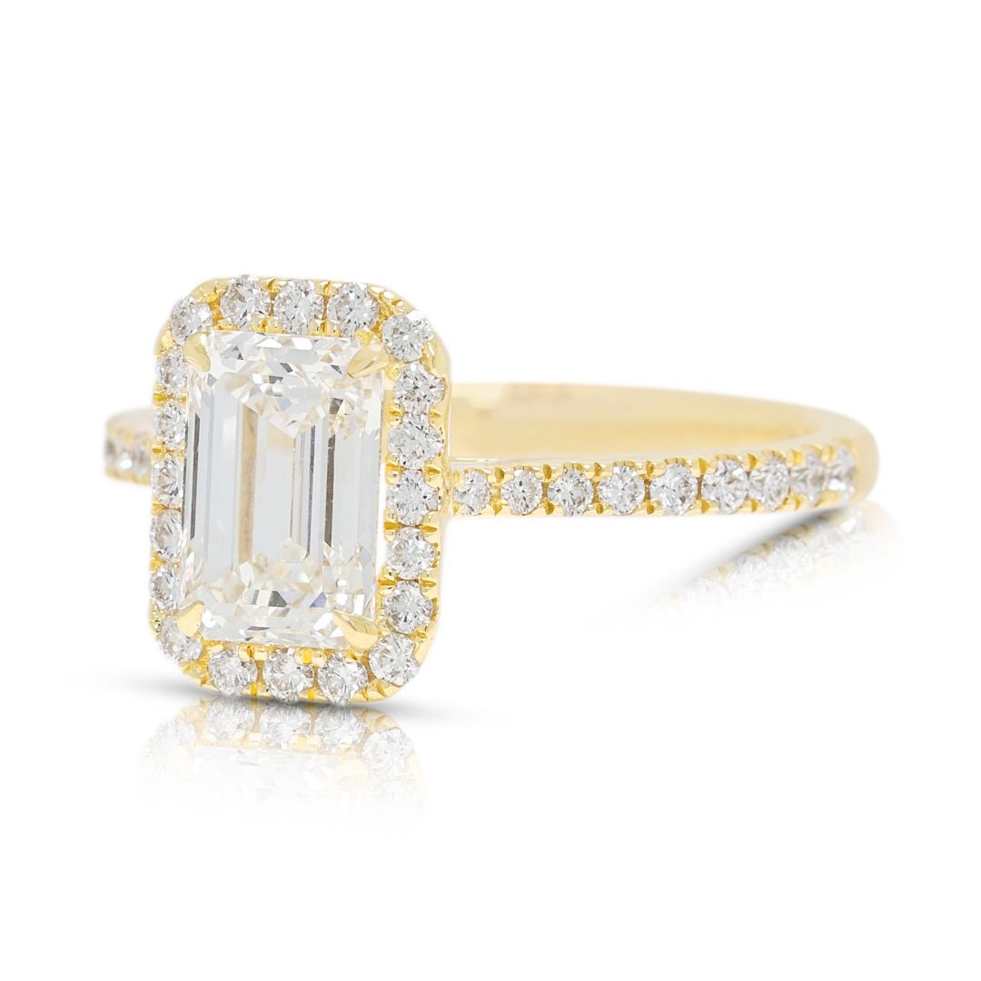 Stunning 1.80ct Diamond Halo Pavé Ring in 18K Yellow Gold - HRD Certified