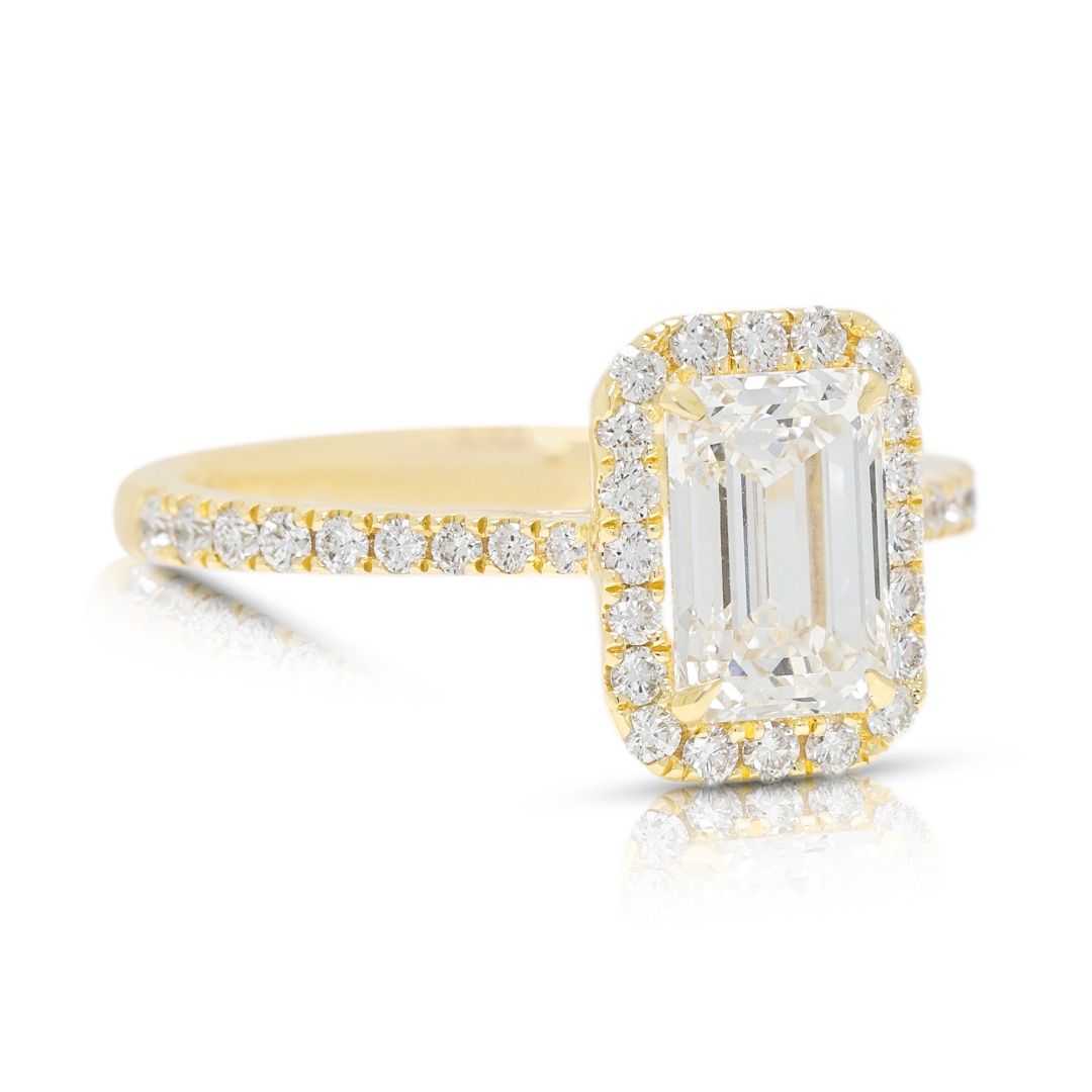 Stunning 1.80ct Diamond Halo Pavé Ring in 18K Yellow Gold - HRD Certified