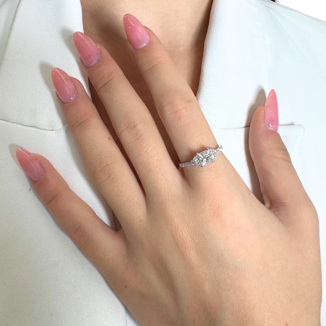 Stunning 1.85ct Diamonds 3-Stone Ring in 18k White Gold - IGI Certified