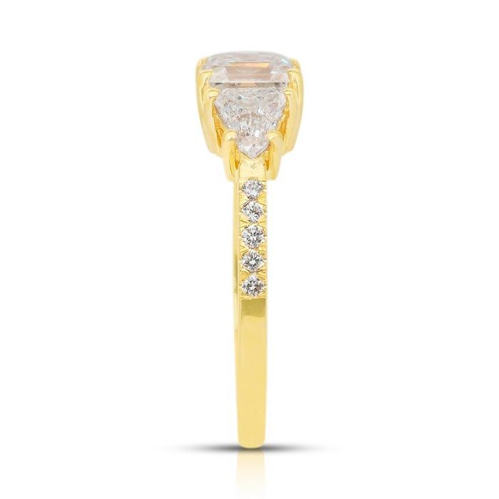 Stunning 2.33ct Diamonds 3-Stone Ring in 18k Yellow Gold - IGI Certified