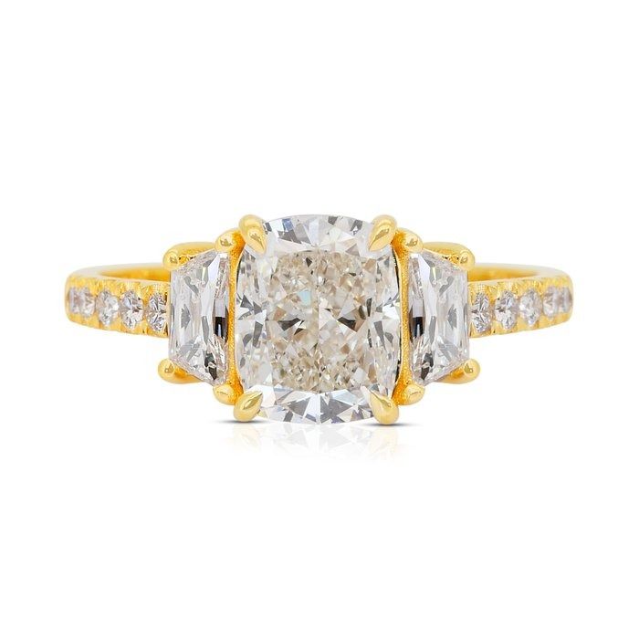 Stunning 2.62ct Diamonds 3-Stone Ring in 18k Yellow Gold - IGI Certified