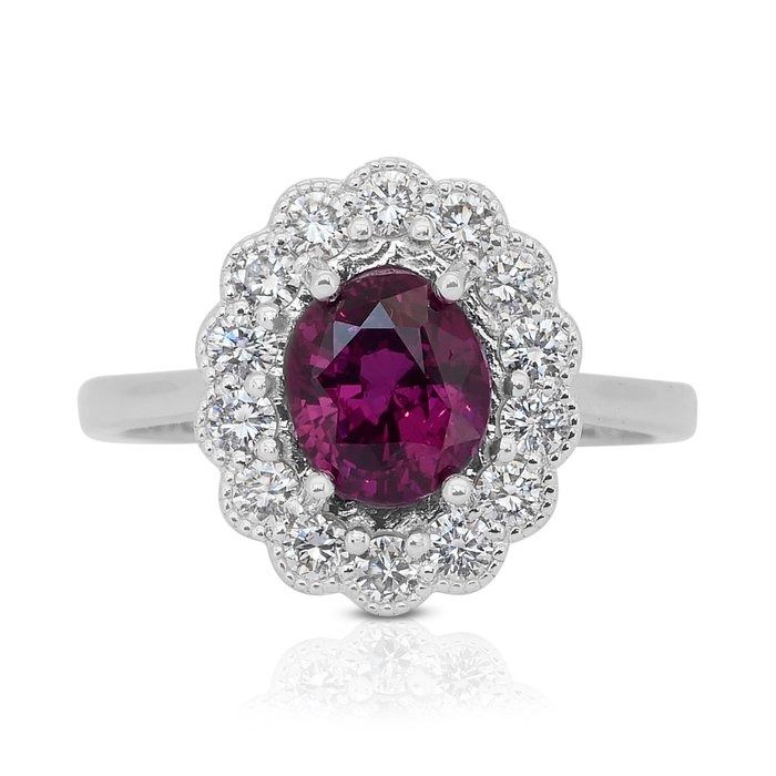 Stunning 3.18ct Sapphire and Diamonds Cluster Ring in 18k White Gold - GIA Certified