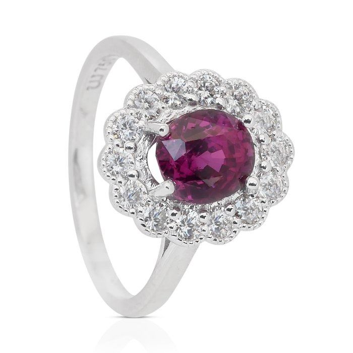 Stunning 3.18ct Sapphire and Diamonds Cluster Ring in 18k White Gold - GIA Certified