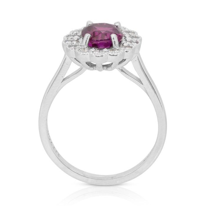 Stunning 3.18ct Sapphire and Diamonds Cluster Ring in 18k White Gold - GIA Certified