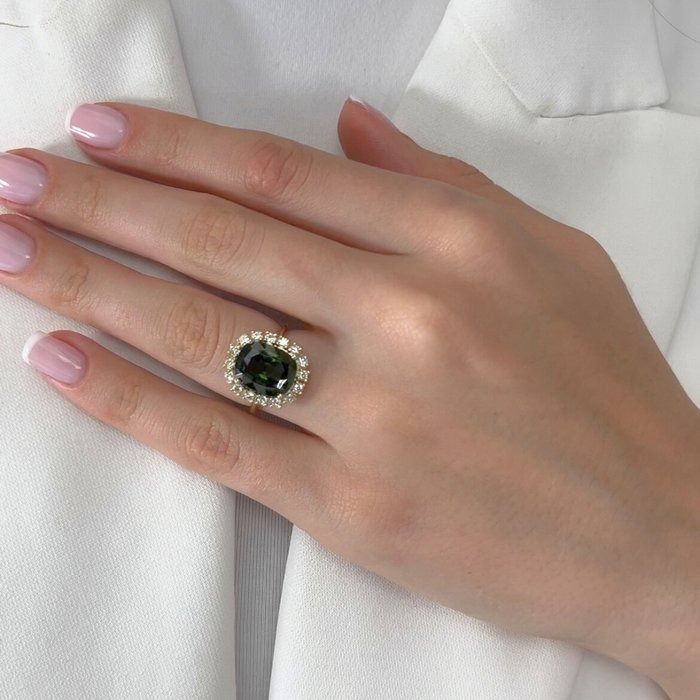 Stunning 6.23ct Zircon and Diamonds Cocktail Ring in 14k Yellow Gold - GIA Certified