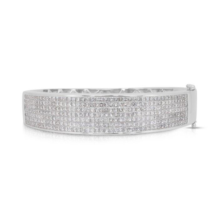 Stunning 8.10ct Diamonds Bangle in 18k White Gold - IGI Certified