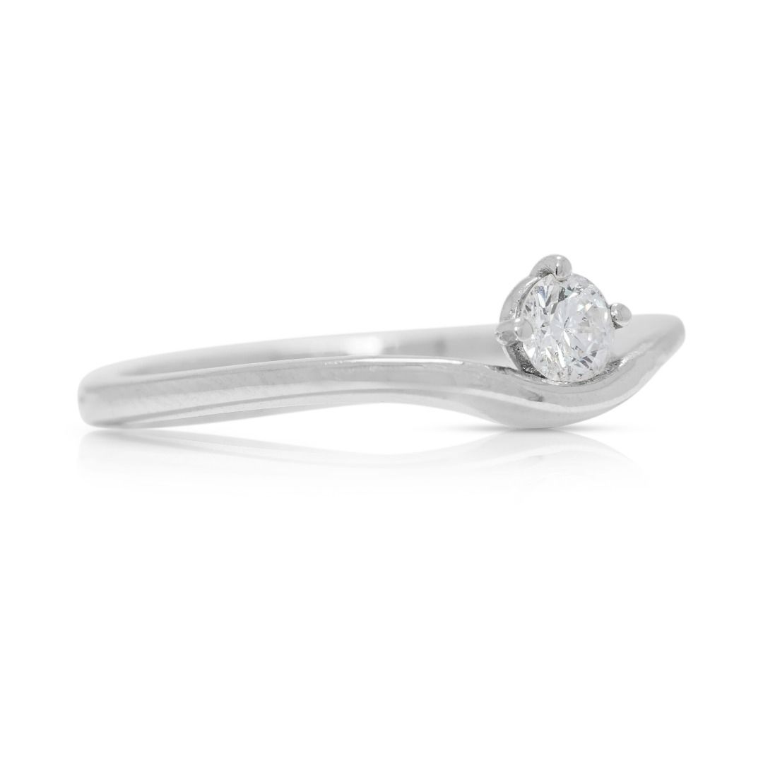 Stunning Solitaire Ring in 14K White Gold