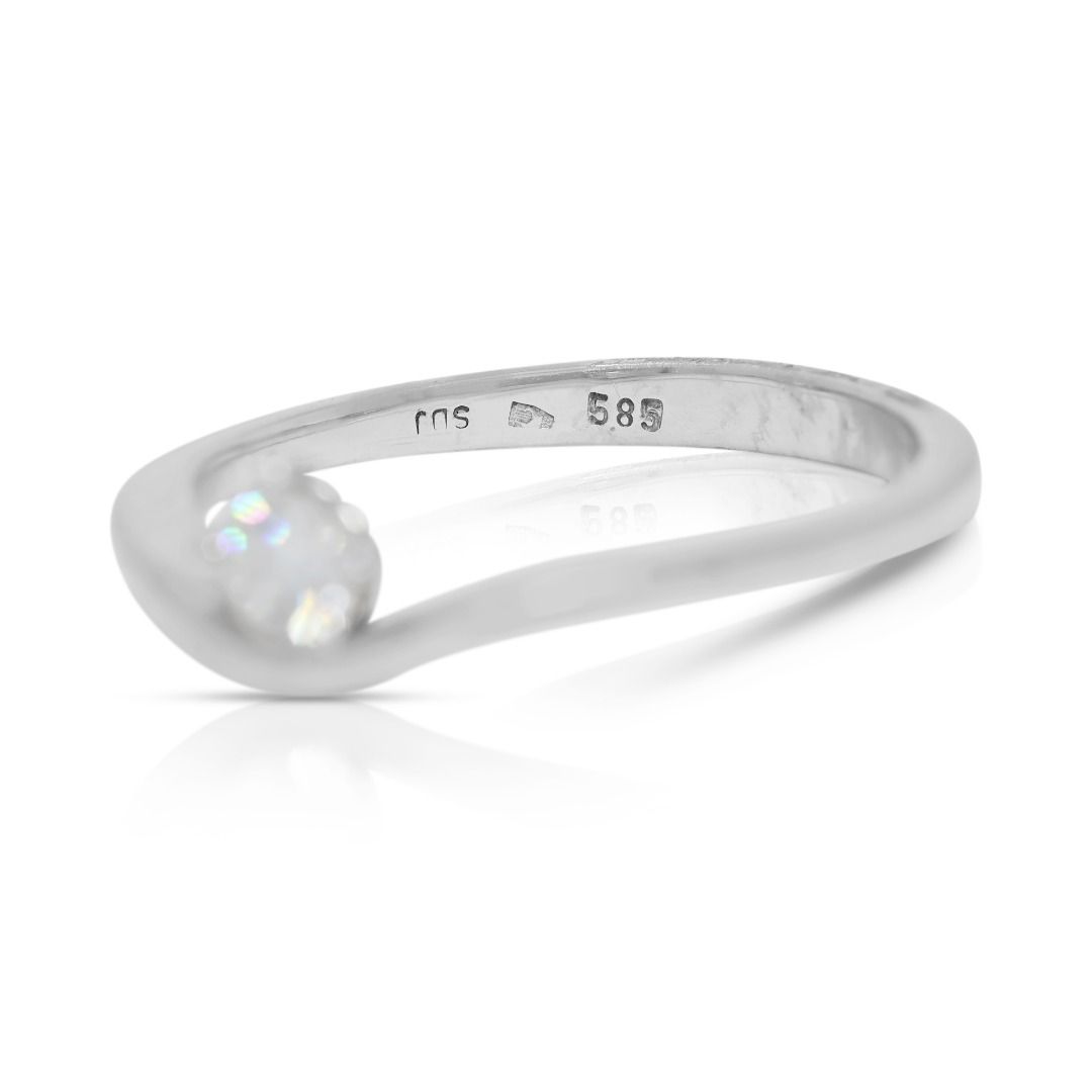 Stunning Solitaire Ring in 14K White Gold