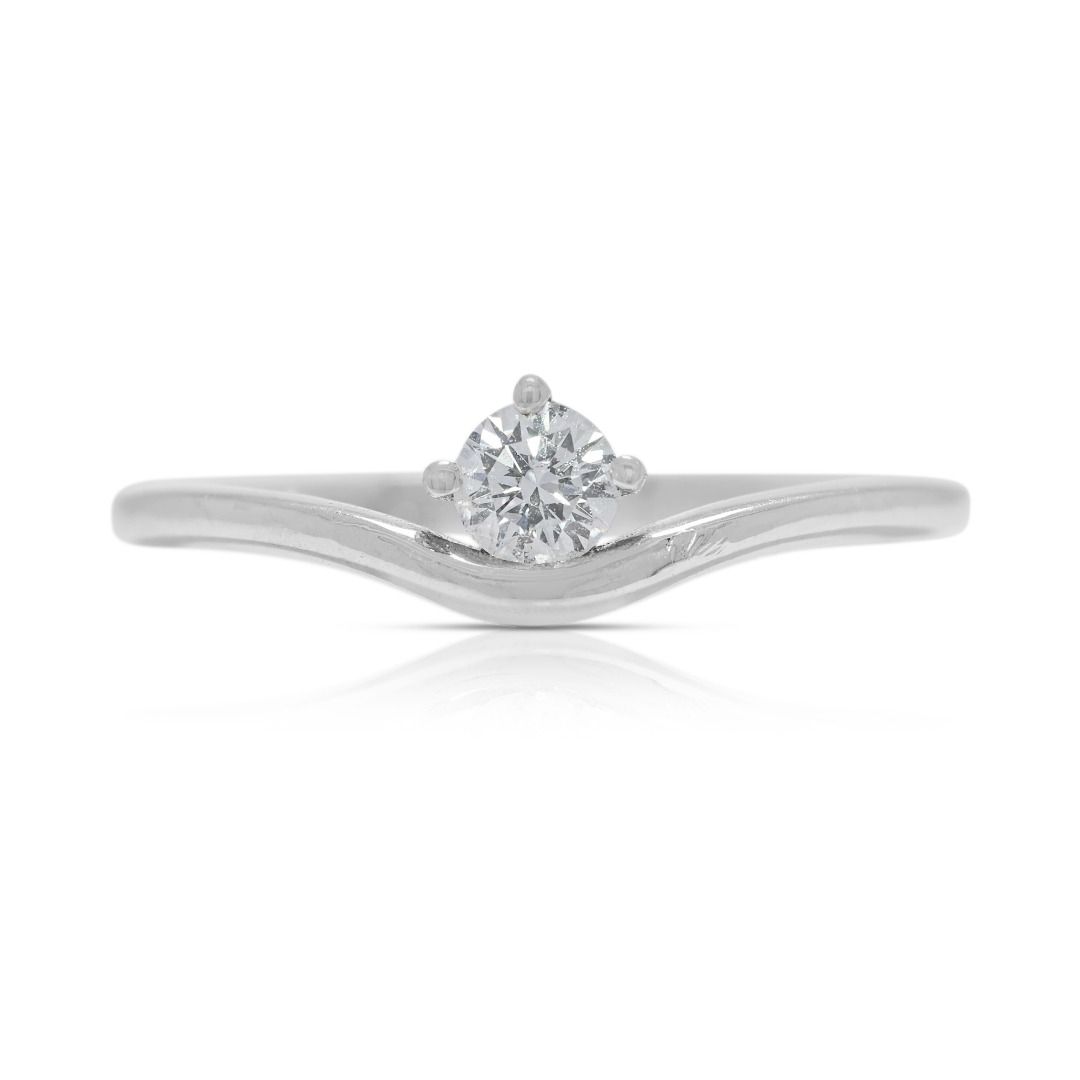 Stunning Solitaire Ring in 14K White Gold