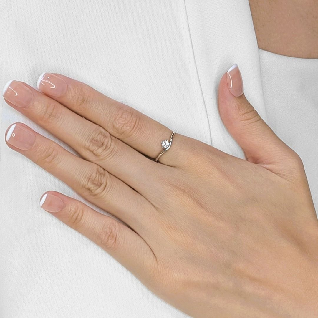 Stunning Solitaire Ring in 14K White Gold