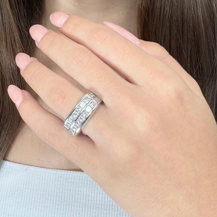 Timeless 2.22ct Diamonds Ring in 18k White Gold - IGI Certified